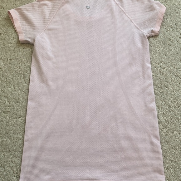 Lululemon Swiftly Tech Short Sleeve 2.0 - Strawberry Milkshake - Picture 2 of 5